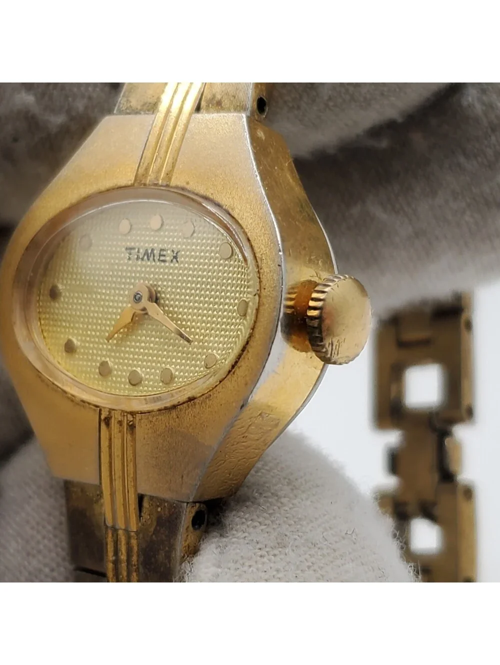 Vintage Timex Mechanical Watch Womens Running 23mm Gold Tone